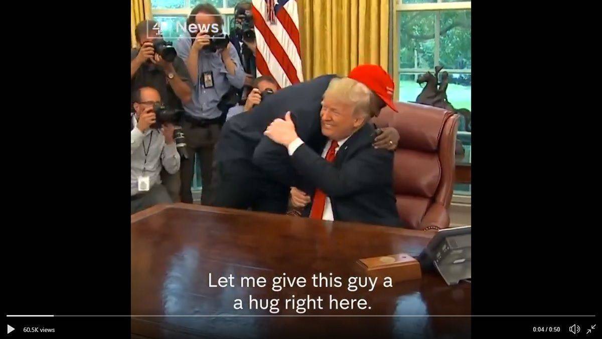 Wahre Männerfreundschaft - Kanye West umarmt Donald Trump. 