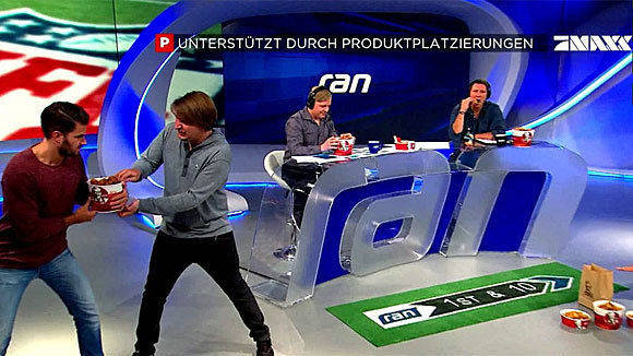 Stillgestanden im "ran"-NFL-Studio von ProSieben Maxx - samt KFC.