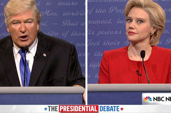Wie Alec Baldwin (links) ihn in "Saturday Night Live" parodiert, gefällt Donald Trump gar nicht.