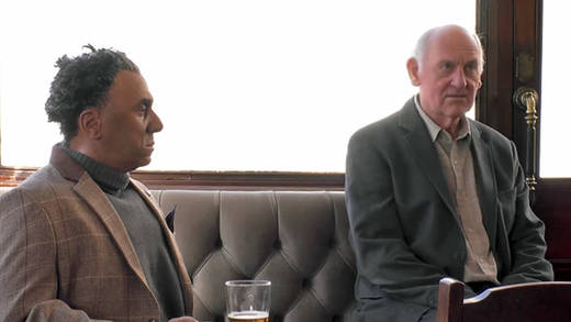 Mensch oder Maschine? Pub-Besucher in London trafen bei einem Pint auf einen menschenähnlichen Roboter. Der machte Werbung für Westworld Staffel zwei.