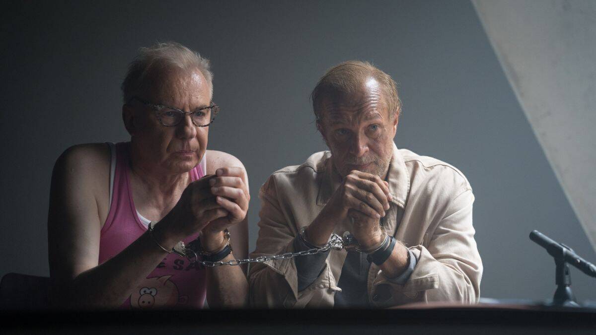 Missliche Lage für Balko (Jochen Horst, r.) und Krapp (Ludger Pistor)