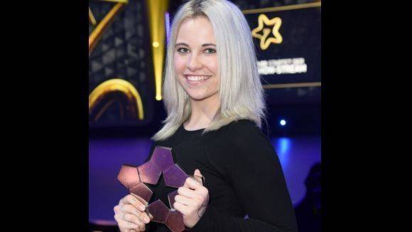 Melina Sophie mit ihrer Trophäe.