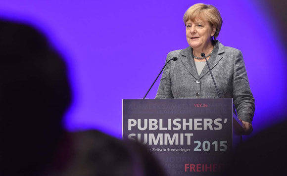 Angela Merkel über Big Data: "Hier müssen wir jetzt aufpassen, dass der Datenschutz nicht die Oberhand über die wirtschaftliche Verarbeitung gewinnt", sagte die CDU-Politikern am Montag in Berlin beim Verlegerkongress Publishers' Summit des Branchenverbandes VDZ.