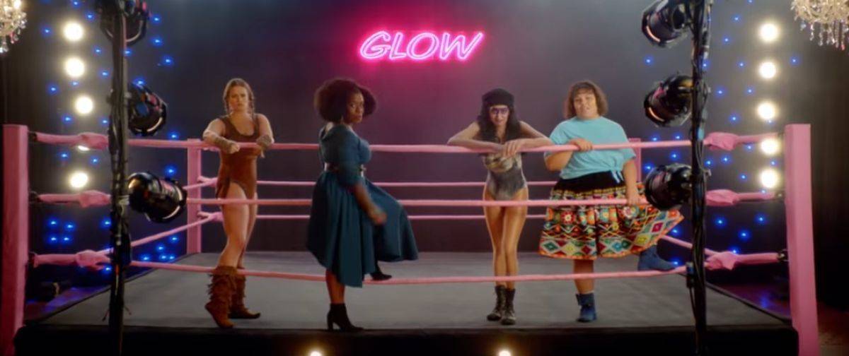 Uzo Aduba (2.v.l.) und die "Gorgeous Ladies of Wrestling"