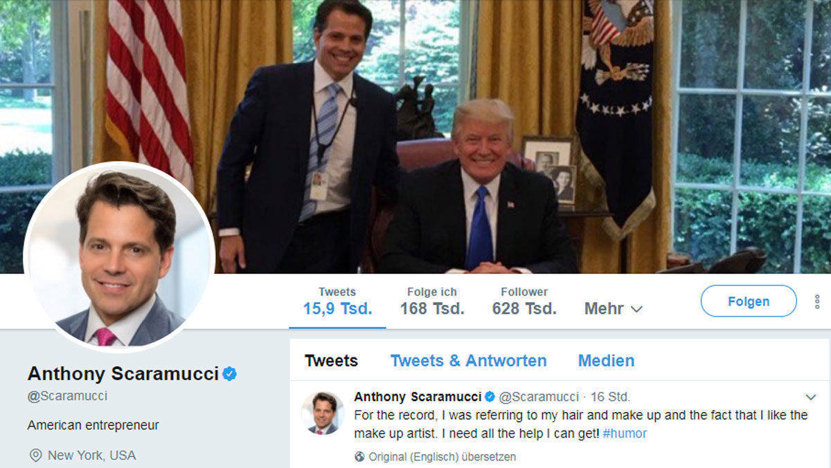 Anthony Scaramucci beginnt seine Dienstzeit als Kommunikationsdirektor im Weißen Haus mit der Löschung von Kommunikation. Und posiert stolz hinter dem US-Präsidenten Donald Trump.