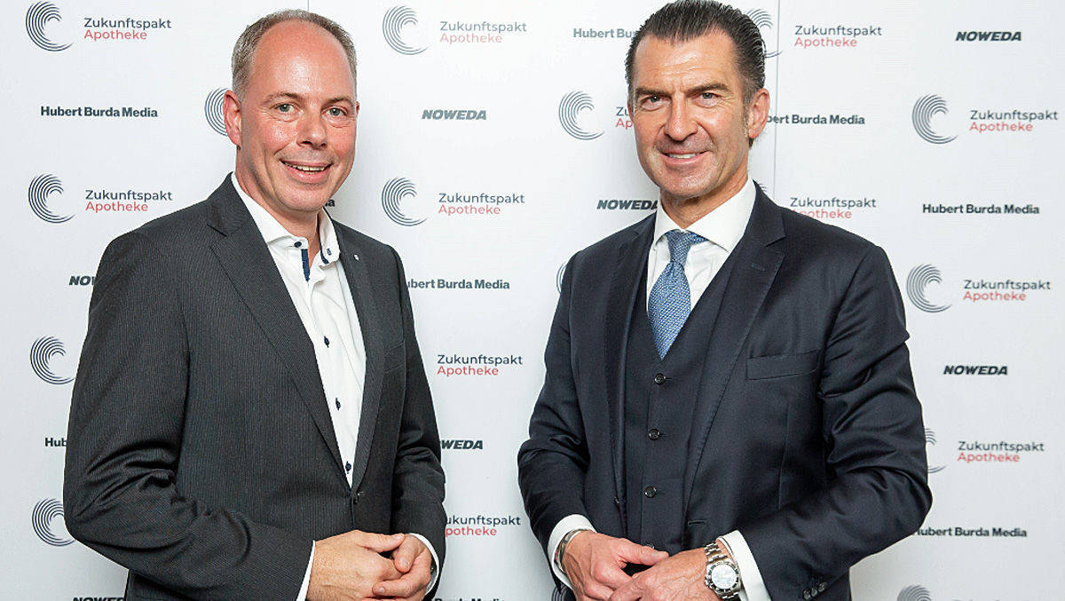 Michael P. Kuck, Vorstandsvorsitzender der Noweda (l.) , und Burda-Vorstand Philipp Welte schaffen den "Zukunftspakt Apotheke".