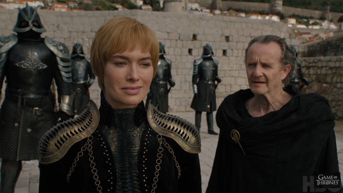 Königin Cersei (mit dem "Berg", l., und Qyburn, r.) tut alles, um die Macht in Westeros zu behalten: "Game of Thrones" Staffel acht lief am 14./15. April an.