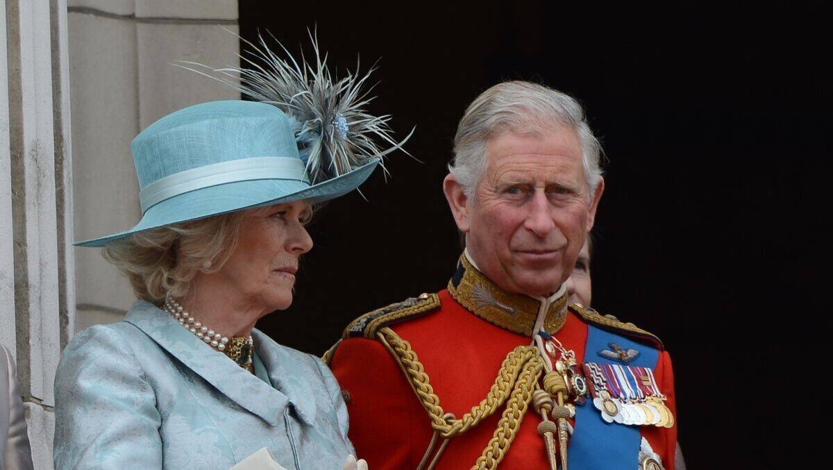 Die Bond-Fans Prinz Charles und Ehefrau Camilla.