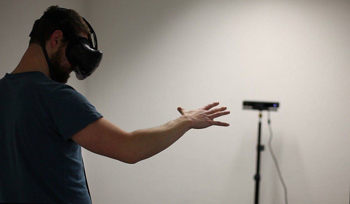 Mit Virtual Reality-Brille ins Funkstudio eintauchen