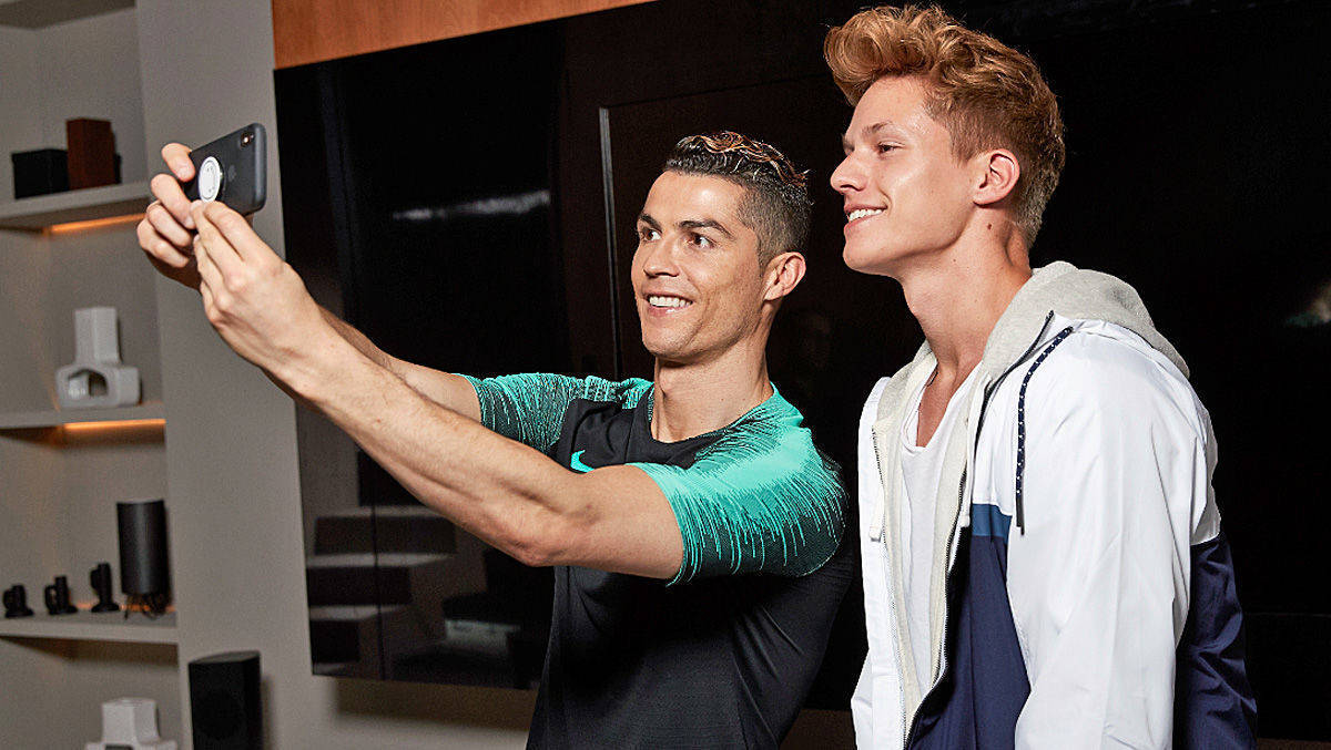 Luca alias Concrafter trifft Ronaldo: Kampagne von Studio 71 für EA Sports Fifa 18.