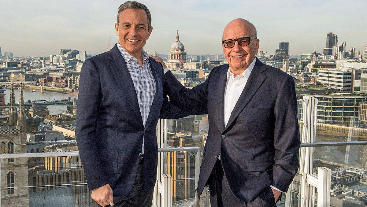 Rupert Murdoch (r.) mit Disney-Chef Iger beim Verkauf seines Fox-Imperiums.