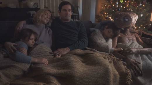 Wieder vereint: E.T. und Elliot feiern Weihnachten mit Sky.