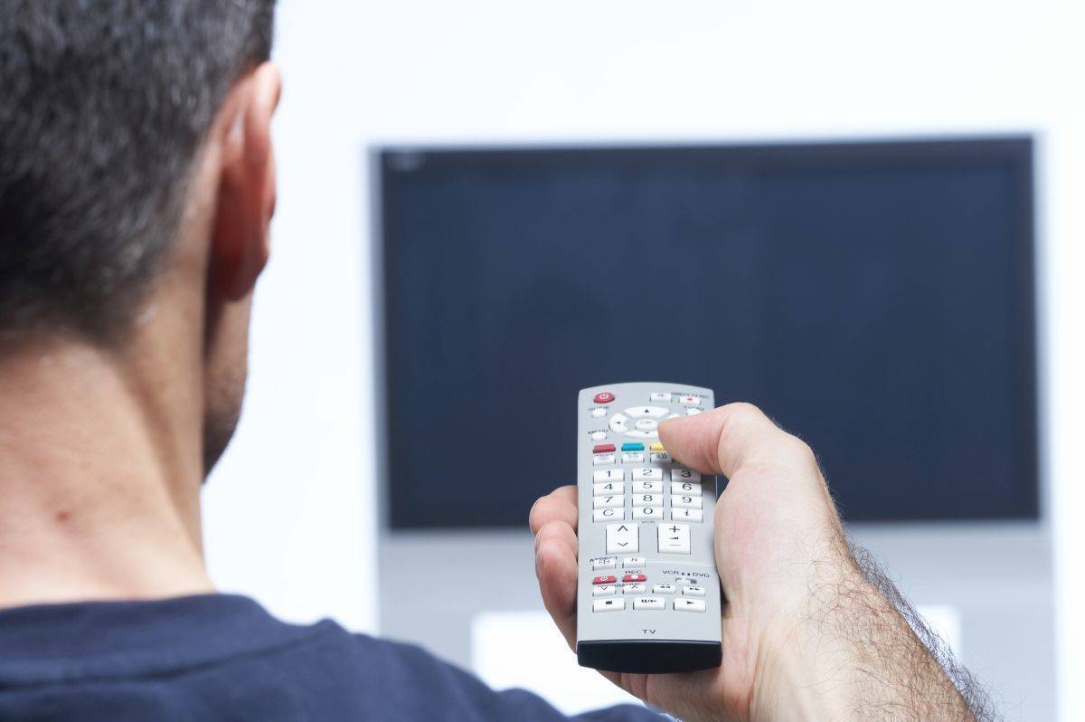 Fernbedienung und Smartphone ermöglichen einen zunehmend individuellen Programmablauf im TV. 