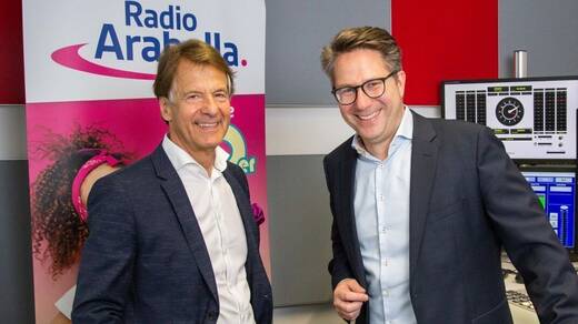 Roland Schindzielorz (l.) übergibt an Till Coenen.