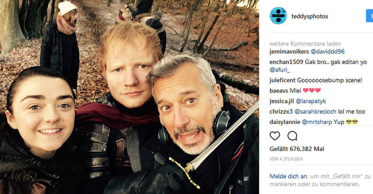 Ed Sheeran (M.) hat einen Gastauftritt in "Game of Thrones": Bilder von den Dreharbeiten mit Maisie Williams alias Arya Stark postete der Sänger auf Instagram.