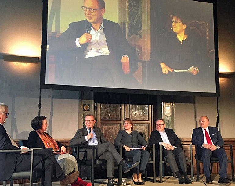Sie sprachen über Print-Trends (v.l.n.r.): Jörg Quoos, Christine Althauser, Andreas Schoo, Simone Pohl, Boris Schramm und Lars Joachim Rose.