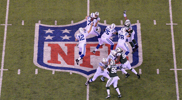 Das Finale der National Football League (NFL ) ist der Super Bowl am 5. Februar 2017. Hier eine Szene aus dem Spiel der Indianapolis Colts (in Weiß) gegen die New York Jets am 5. Dezember. 