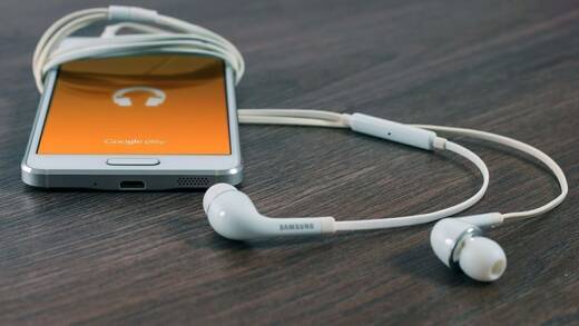 Mehr als 40 Prozent hören inzwischen Podcasts - die meisten über Youtube.