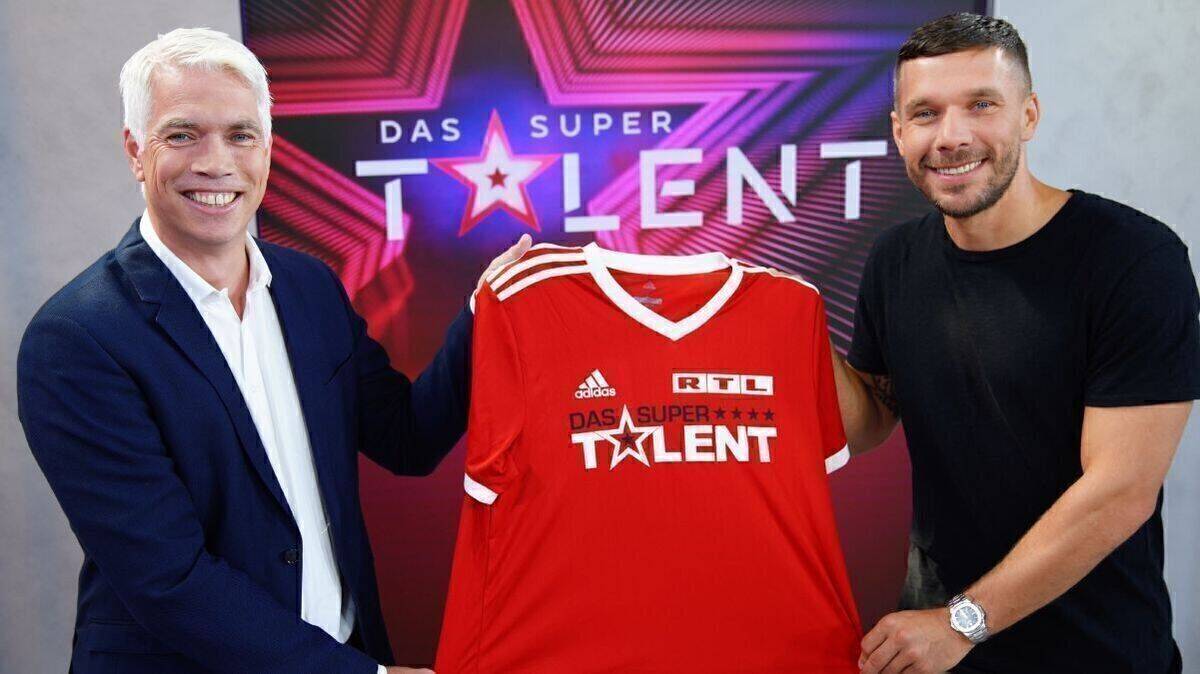Lukas Podolski (rechts) soll schon bald wieder in der Supertalent-Jury sitzen.
