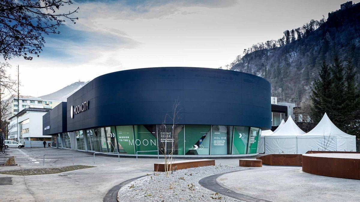 Porsche eröffnet das Erlebniszentrum Mooncity in Salzburg.