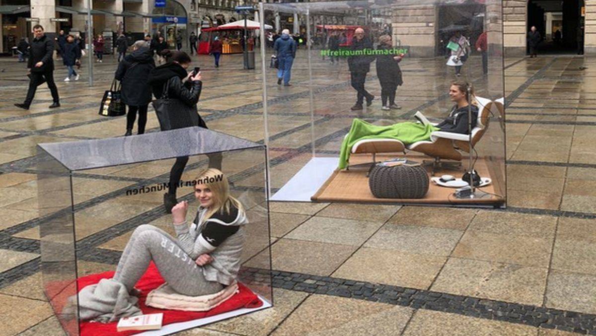 Probewohnen im Glaskasten: Damit sorgt die Kampagne derzeit in deutschen Städten für Aufmerksamkeit