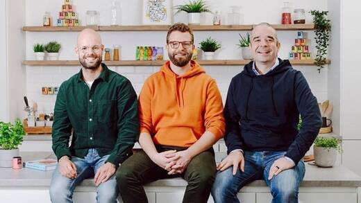 Die Just-Spices-Gründer Florian Falk, Ole Strohschnieder und Béla Seebach (v. l.) haben die Mehrheit ihrer Anteile an Kraft Heinz verkauft.