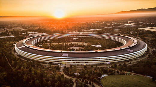 Traumhafter Sonnenuntergang am Apple Park. Viele Mitarbeiter wollen trotzdem zu Hause bleiben.