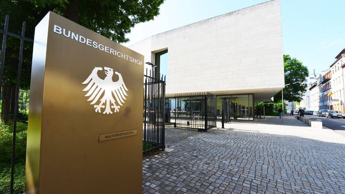 Facebook muss Nutzer vor der Sperre künftig informieren und anhören.