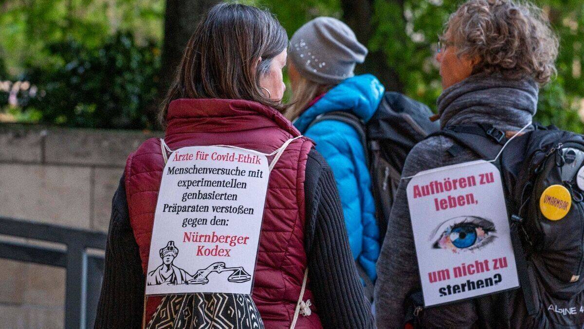 Seit vielen Monaten protestieren Querdenker gegen die Corona-Maßnahmen.