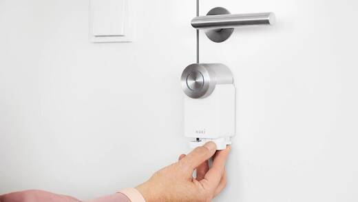 Das Nuki Smart Lock ist ein elektronisches Türschloss mit integriertem WiFi.