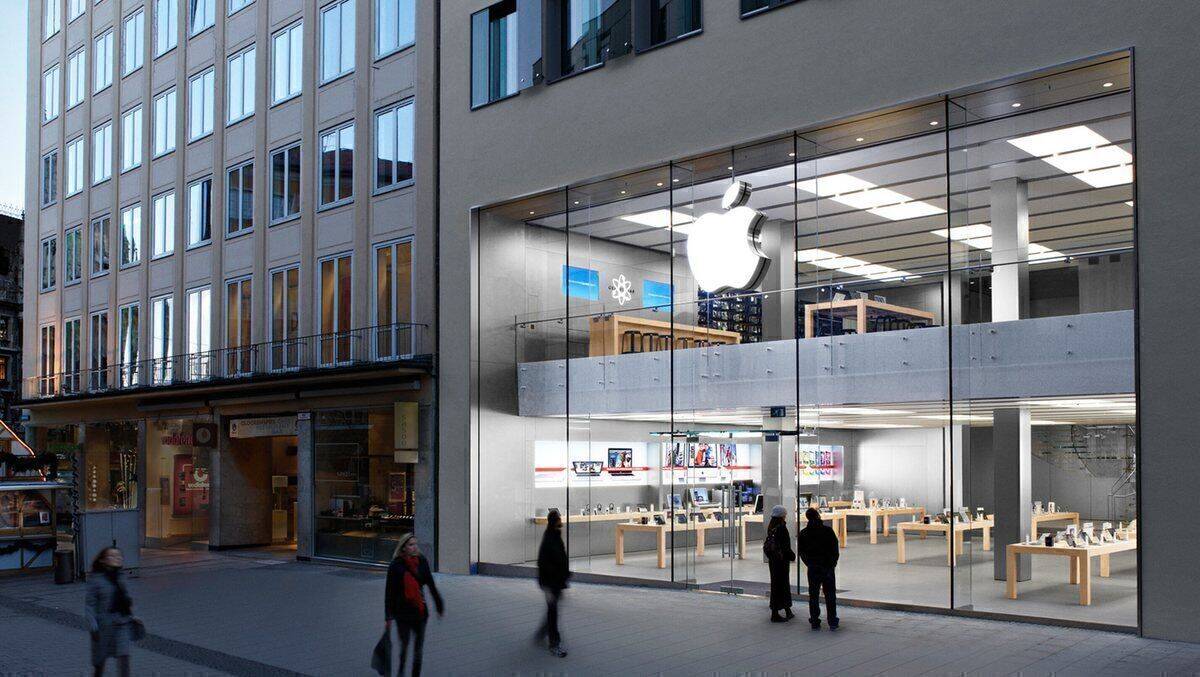 Wurde Schauplatz eines dreisten Raubüberfalls: Der Apple Store München in der Rosenstraße.