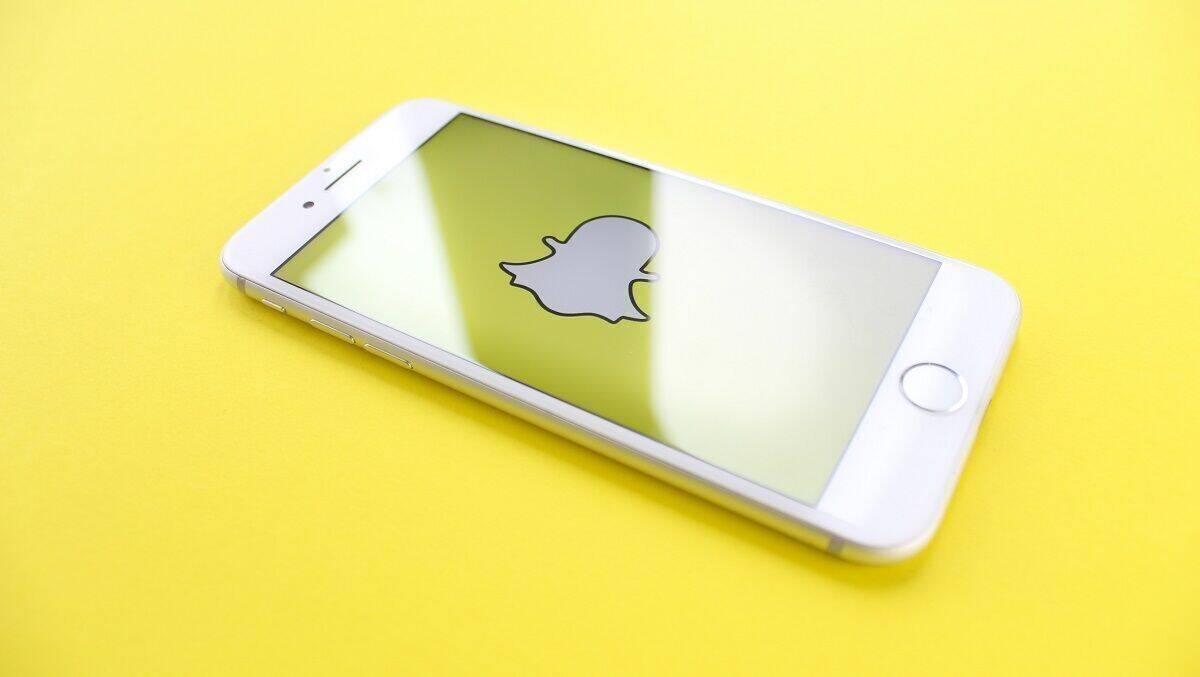 Snapchat-Nutzer können künftig Musik zu ihren Snaps hinzufügen. Mit "Sounds" startet die App eine Tiktok-Alternative.