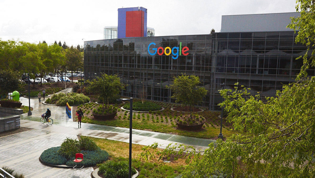 Google und Apple schicken ihre Mitarbeiter weiterhin nicht zurück ins Büro. 