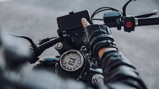 Die Vibrationen von Motorradmotoren sind eine Gefahr für Handys.
