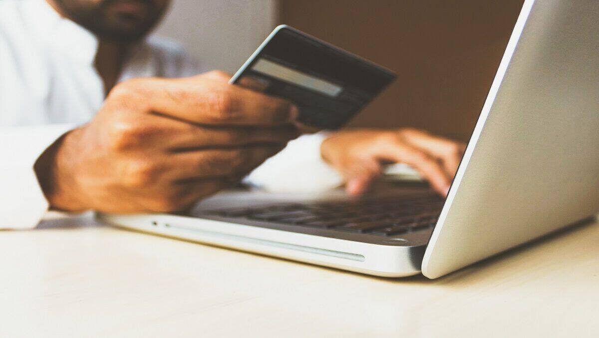Online-Shopping boomt - aber für Konsumenten bleibt auch der stationäre Einkauf weiterhin wichtig.