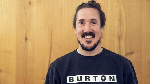 Adrian Margelist ist "Executive Creative Director" im Burton Global Team. Margelist ist seit seiner Kindheit großer Snowboardfan und träumte damals schon, einmal mit seiner persönlichen Lovebrand-Burton zusammenarbeiten zu können.