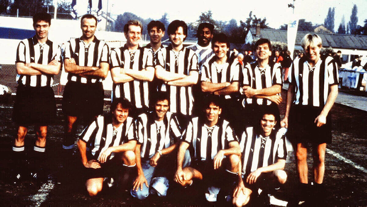 Werbefußballmeister 1990:  Das Team von Springer & Jacoby. Mit dabei: Jean-Remy von Matt (untere Reihe, 1. v. r.).