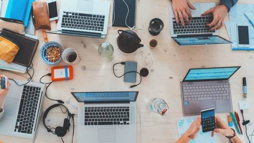 Vom Einzel- bis zum Großraumbüro schafft sich jeder seine persönliche Wohlfühlatmosphäre für kreative Arbeit im Team.