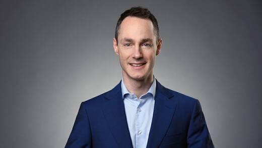 Matthias von der Heyde organisiert als Chief Growth Officer den Pitch zur Dachmarkenkampagne für Auxmoney.