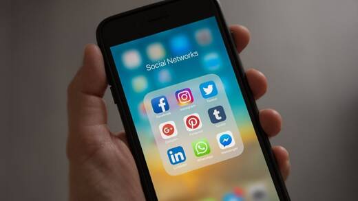 Machtvolle Kanäle: Facebook und Twitter bringen Trump nahezu zum Schweigen.