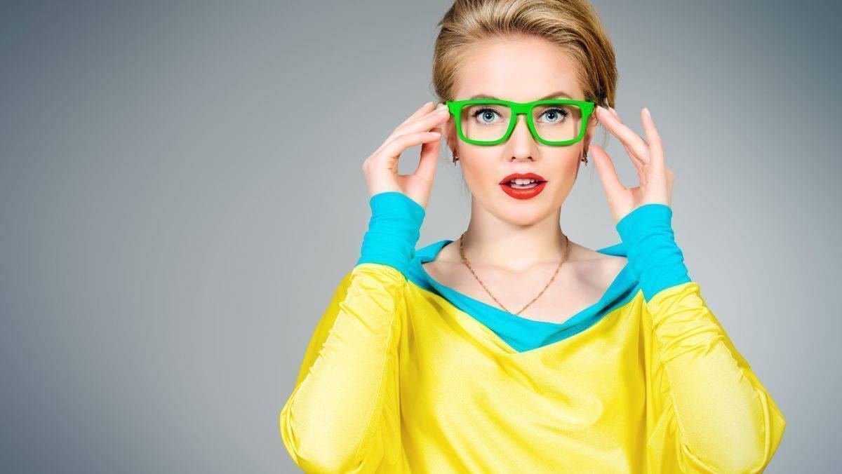 Datenbrillen sind per se keine neue Erfindung. Doch die Miniaturisierung ermöglicht künftig Designs, die wie ganz normale Brillen aussehen. Schick sollten sie sein, sonst trägt sie keiner.
