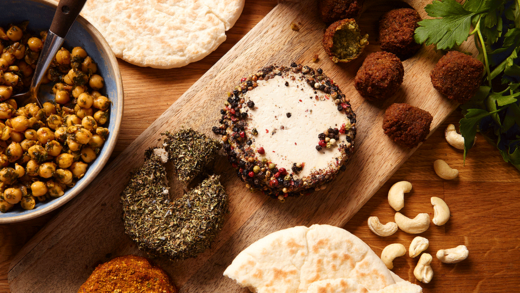 So schmeckt der Herbst: Käsealternativen aus Cashew-Milch von Happy Cheeze.