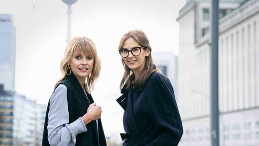 Kerstin Schiefelbein (li.) und Anna-Laura Schiller haben Cobranded als Agentur für dateninspiriertes Social Storytelling gegründet. Für Schiefelbein nicht die einzige Gründung in 2020. Zusammen  mit Katharina Wolff hat sie auch „Strive“ ins Leben gerufen, per Selbstdefinition das erste Business-Magazin aus Frauenperspektive.