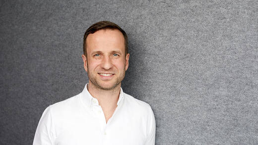 Tino  Krause ist seit Anfang 2019 Chef von Facebook in Deutschland, Österreich und der Schweiz (DACH). Er kennt das Geschäft von allen Seiten, war bei Audi,  als Head of Media bei Telefónica, CEO bei Mec Germany (heute Wavemaker) und direkt vor seinem Wechsel zu Facebook  für 1,5 Jahre CEO der Mediacom und Board Member bei Mec.