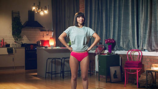 Als nichts mehr hilft, greift sie zur "Connected Underwear".