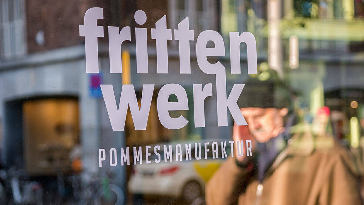 Der Grund dafür, dass Frittenwerk auf TikTok so gut abschneidet: "Frittenwerk setzt auf feste Mitarbeiter:innen, die sich rund um die Uhr um Content Creation kümmern", sagt Adil Sbai.