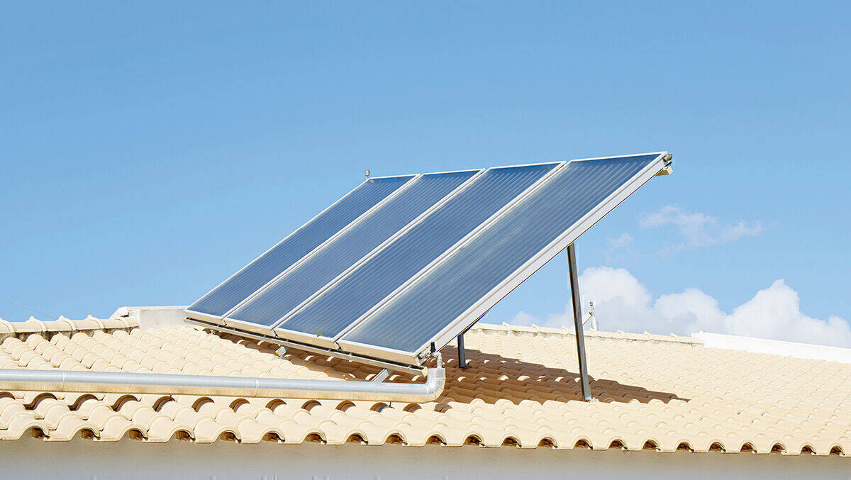 Viessmann gestaltet Zukunft und Nachhaltigkeit mit Solarpaneelen auf dem Dach.