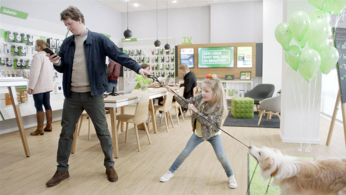 In der neuen Mobilcom-Debitel-Kampagne gerät der Point of Sale in den Vordergrund.