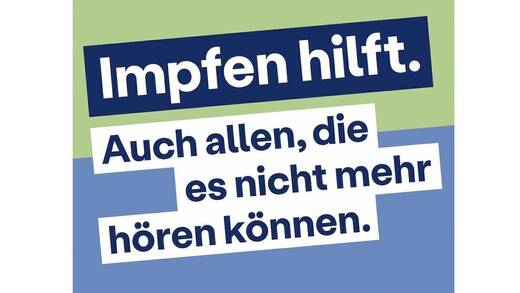 "Impfen hilft" wird in fünf Sprachen ausgespielt.