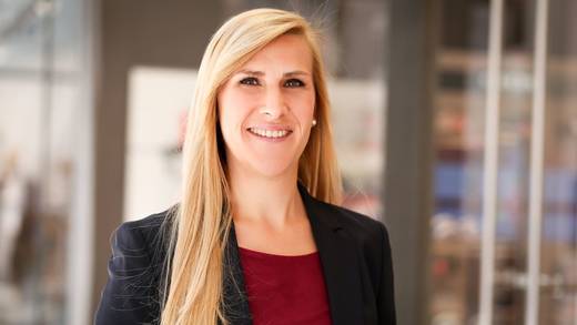 Nadine Wolanke, verantwortlich für die Retail Business Unit bei Salesforce Deutschland, zeigt, wie On- und Offline-Handel zusammenarbeiten müssen.